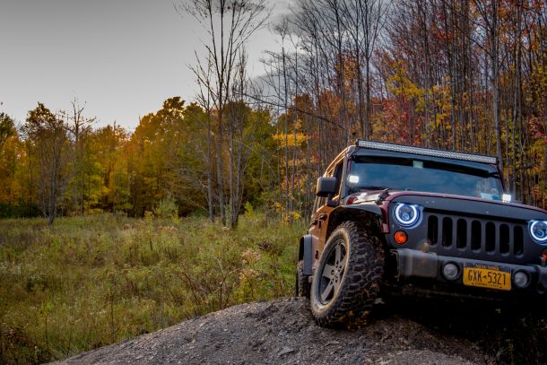 Wrangler offroad in the fall